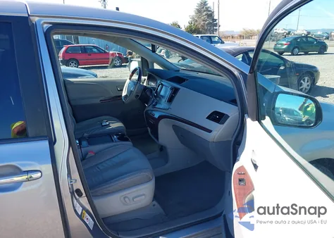 2011 Toyota Sienna Limited z USA, uszkodzony, nr VIN 5TDDK3DC8BS004069